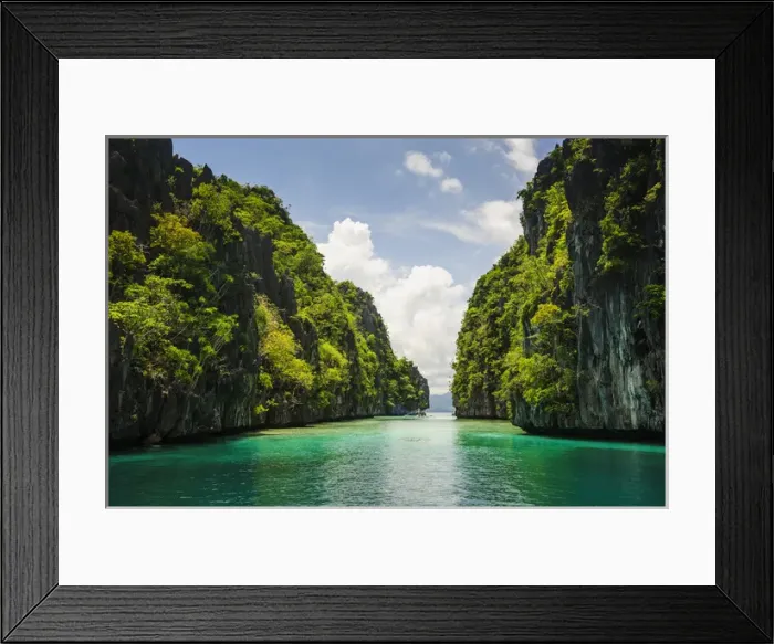 Framed Print : Crystal clear water in the Bacuit archipelago, Palawan, Philippines