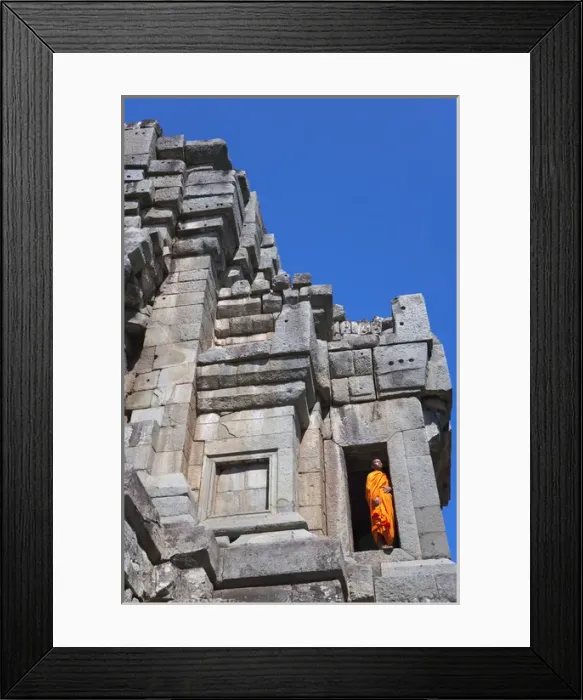 Framed Print : Monk at Thommanon Temple, UNESCO World Heritage site