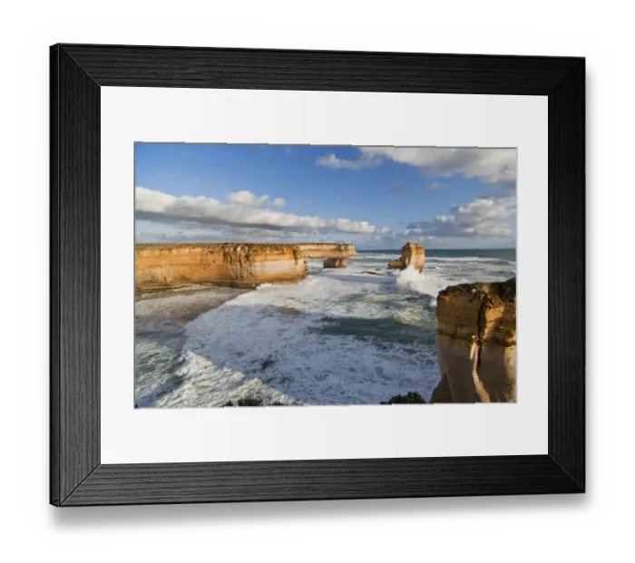 Framed Print : The coastline near Loch Ard Gorge, looking towards the sea stacks called 12 Apostles