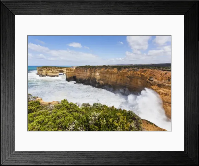 Framed Print : The coastline near Loch Ard Gorge with Elephant rock and Muttonbird Island, Great Ocean Road
