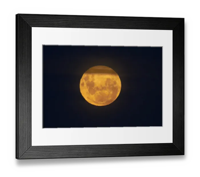 Framed Print : Full Supermoon seen at lunar perigee (moons closest point to the earth) Framed Print : Full Supermoon seen at lunar perigee (moons closest point to the earth)