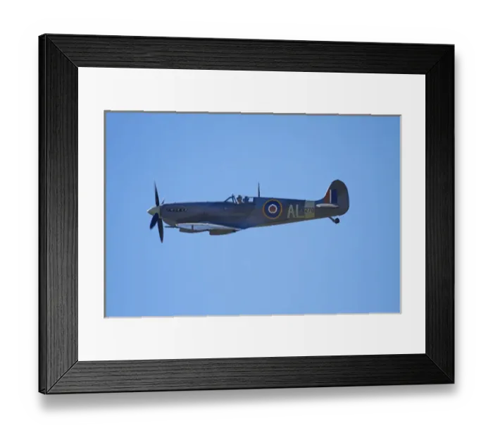 Framed Print : Supermarine Spitfire - British and allied WWII Fighter Plane Framed Print : Supermarine Spitfire - British and allied WWII Fighter Plane