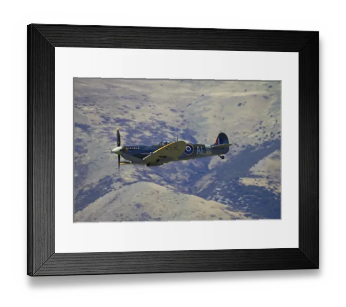 Framed Print : Supermarine Spitfire - British and allied WWII Fighter Plane, Wanaka, South Island Framed Print : Supermarine Spitfire - British and allied WWII Fighter Plane, Wanaka, South Island