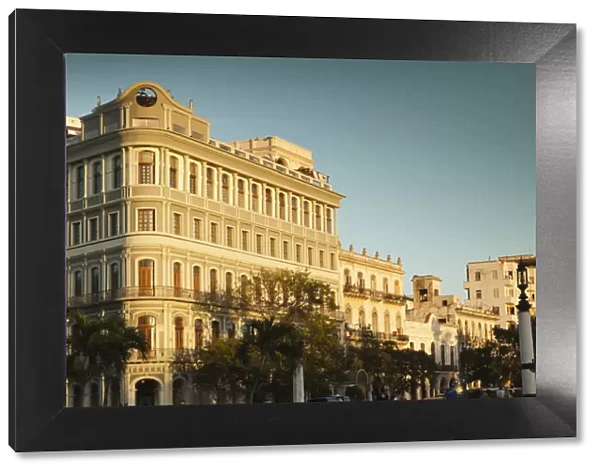 Cuba, Havana, Havana Vieja, Hotel Saratoga, sunset