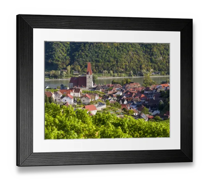 Framed Print : Medieval town of Weissenkirchen in the Wachau, with fortified church Mariae Himmelfahrt