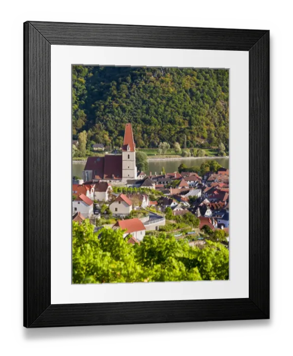Framed Print : Medieval town of Weissenkirchen in the Wachau, with fortified church Mariae Himmelfahrt