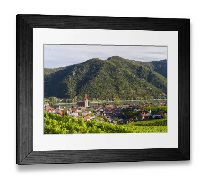 Framed Print : Medieval town of Weissenkirchen in the Wachau, with fortified church Mariae Himmelfahrt