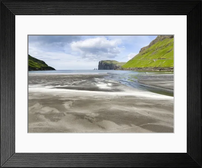 Framed Print : Beach at Tjornuvik. In the background the island Eysturoy with the iconic sea stacks Risin