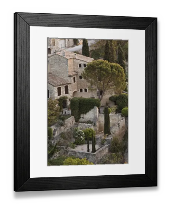 Framed Print : Unique architecture of home in Gordes, France Framed Print : Unique architecture of home in Gordes, France
