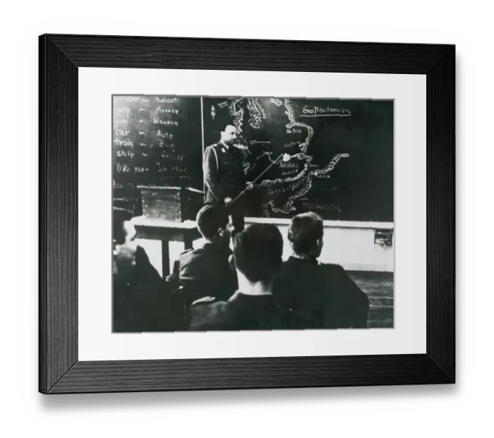 Framed Print : SECOND WORLD WAR (1939-1945). German troops receiving instructions before being trained Framed Print : SECOND WORLD WAR (1939-1945). German troops receiving instructions before being trained