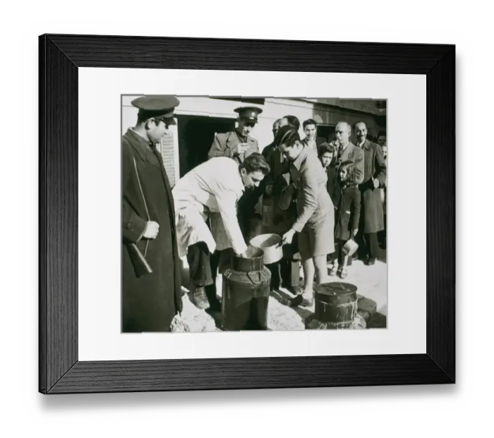 Framed Print : Second World War (1939-1945). The Allies spread food between Greek population with ration card