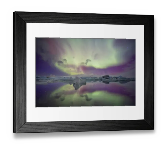 Framed Print : Iceland, Jokulsarlon. Aurora lights reflect in lagoon Framed Print : Iceland, Jokulsarlon. Aurora lights reflect in lagoon