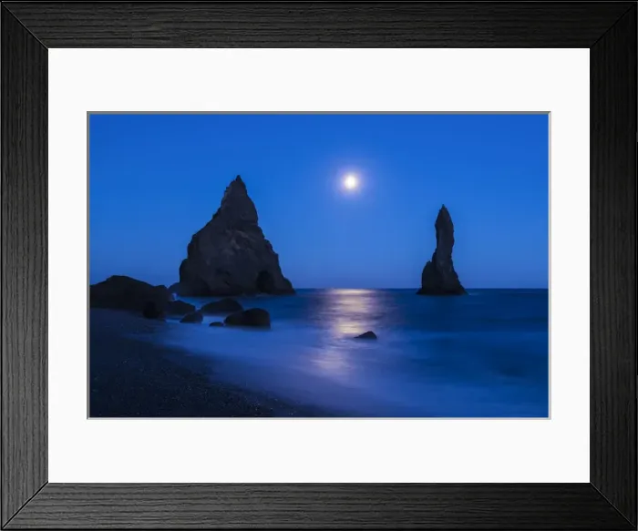 Framed Print : Iceland, Reynisdrangur. Moonrise reflection on ocean and seastacks Framed Print : Iceland, Reynisdrangur. Moonrise reflection on ocean and seastacks