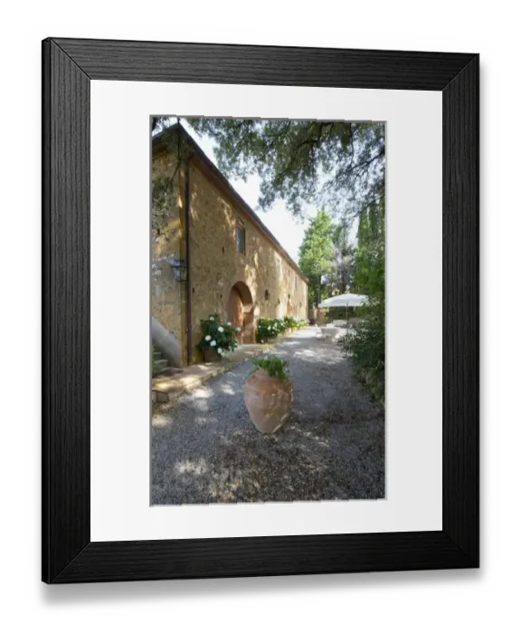 Framed Print : Italy, Tuscany, Petroio. Typical Tuscan farmhouse Framed Print : Italy, Tuscany, Petroio. Typical Tuscan farmhouse