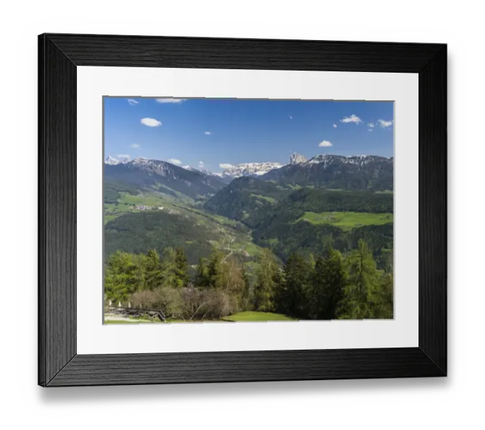 Framed Print : Blick auf die dolomiten Suedtirols von Bad dreikirchen oberhalb des Tals der Eisack Framed Print : Blick auf die dolomiten Suedtirols von Bad dreikirchen oberhalb des Tals der Eisack