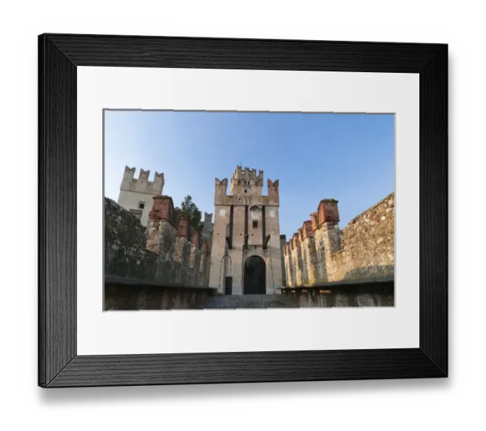Framed Print : Castello Scaligero, Sirmione, Lago di Garda, Lombardia, Italy