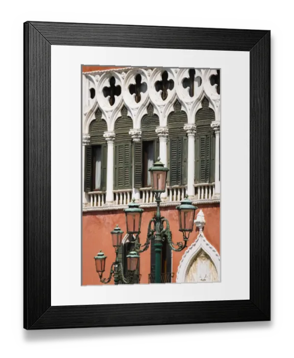 Framed Print : Street lamp and Venetian Gothic architecture at Palazzo Dandolo, Venice, Veneto, Italy