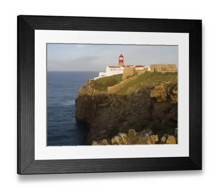 Framed Print : Cabo de Sao Vincente (Cape St. Vincent) with its lighthouse at the rocky coast of
