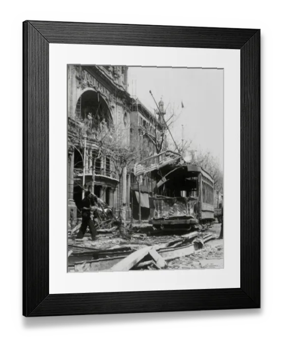 Framed Print : Spanish Civil War(1936-1939). Barcelona. Damage caused by the bombing of 17 and 18 Framed Print : Spanish Civil War(1936-1939). Barcelona. Damage caused by the bombing of 17 and 18