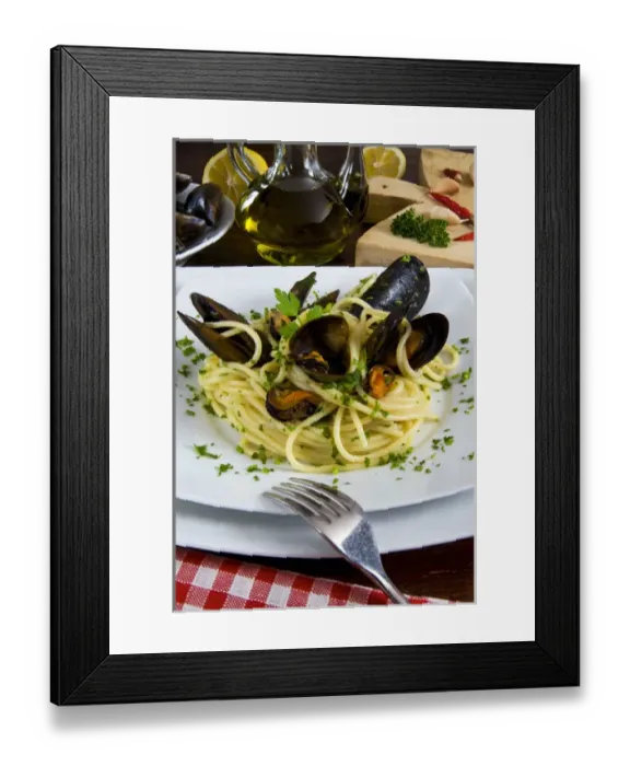 Framed Print : Spaghetti with mussels (Mytilus galloprovincialis)