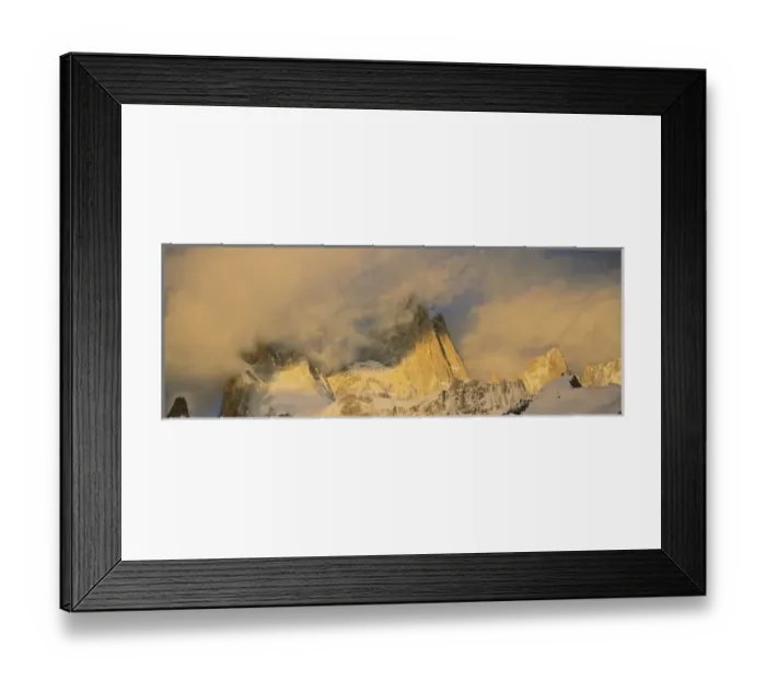 Framed Print : Mount Fitz Roy seen from Laguna de Los Tres during sunrise, Argentina, Los Glaciares NP Framed Print : Mount Fitz Roy seen from Laguna de Los Tres during sunrise, Argentina, Los Glaciares NP