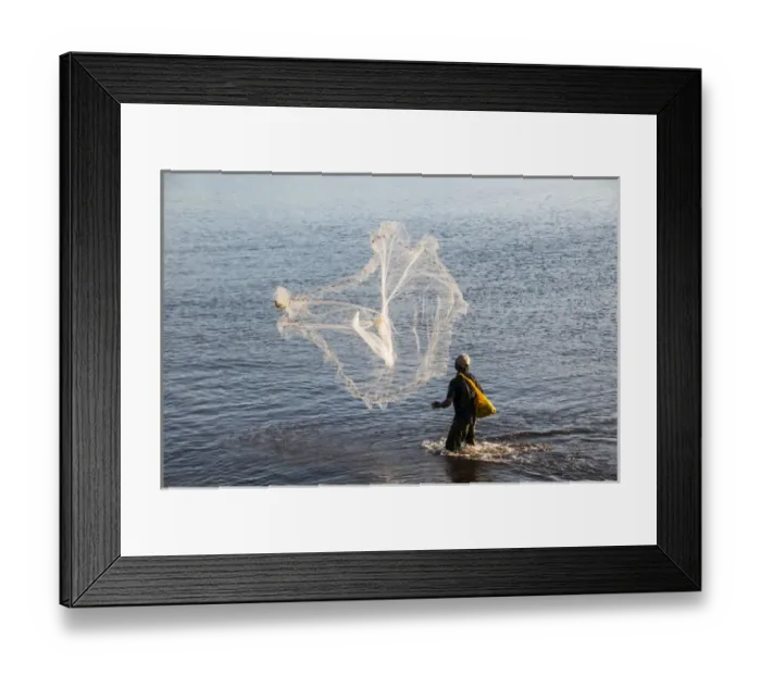 Framed Print : Man netfishing in the harbour of Apia, Upolo, Samoa, South Pacific