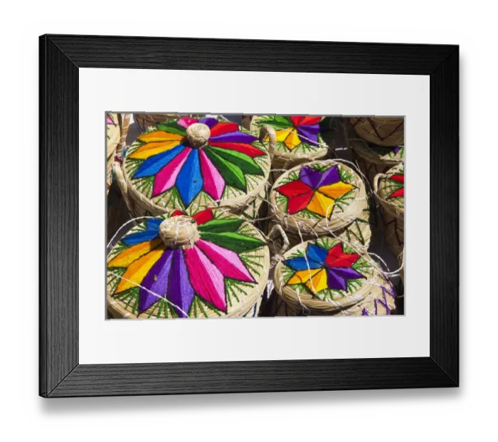 Framed Print : Guatemala, Santiago Atitlan. Souvenirs