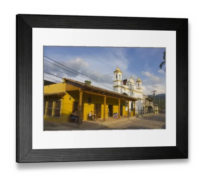 Framed Print : The town of Copan Ruinas, Honduras
