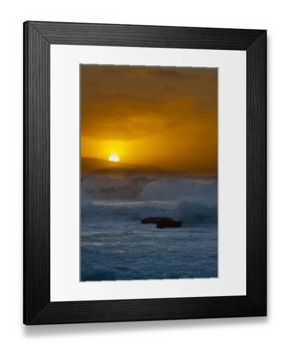 Framed Print : USA; Hawaii; Oahu; Sunsetting over the Pacific Ocaen Framed Print : USA; Hawaii; Oahu; Sunsetting over the Pacific Ocaen