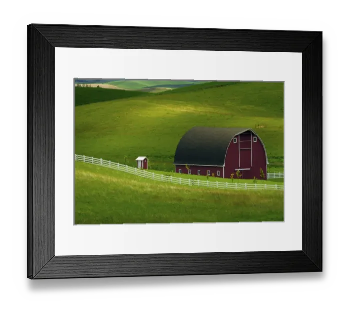 Framed Print : Red barn and manicured fields in Moscow, Idaho, Latah County, USA Framed Print : Red barn and manicured fields in Moscow, Idaho, Latah County, USA