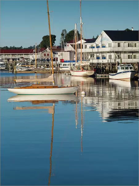 USA, Maine, Boothbay Harbor, harbor view
