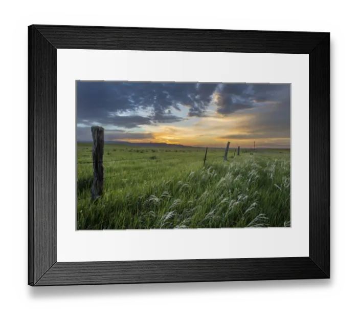 Framed Print : Brilliant sunrise over ranchlands near Ekalaka, Montana, USA Framed Print : Brilliant sunrise over ranchlands near Ekalaka, Montana, USA
