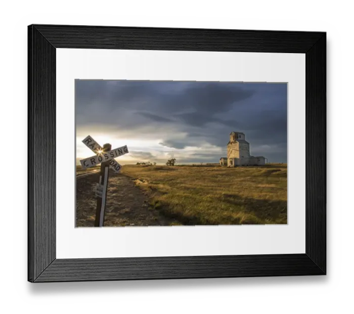 Framed Print : Old granary in late evening light near Choteau, Montana, USA Framed Print : Old granary in late evening light near Choteau, Montana, USA
