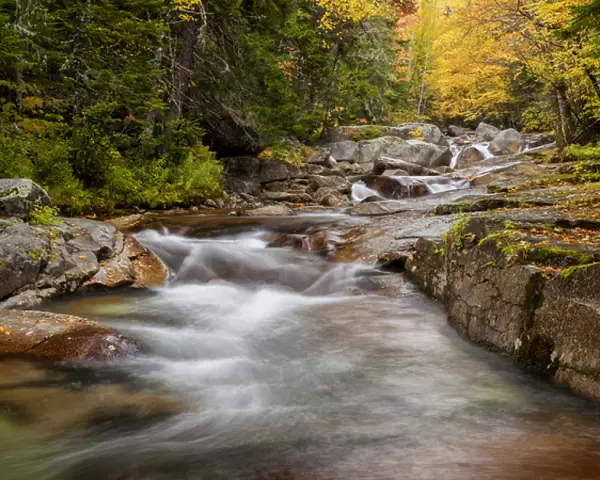USA, New Hampshire, White Mountains, Fall at Jefferson Brook