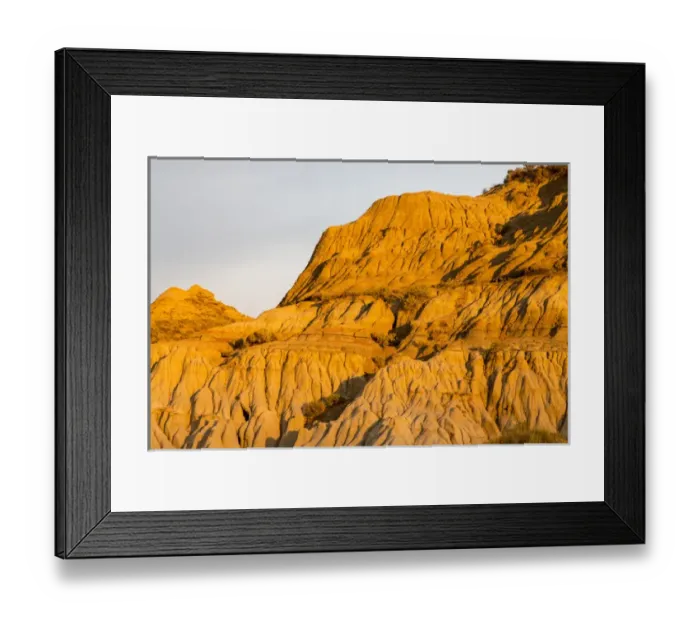 Framed Print : Badlands at first light in Theodore Roosevelt National Park, North Dakota, USA Framed Print : Badlands at first light in Theodore Roosevelt National Park, North Dakota, USA