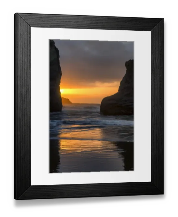 Framed Print : USA, Oregon, Bandon. Beach sunset. Credit as: Jay O Brien / Jaynes Gallery / DanitaDelimont Framed Print : USA, Oregon, Bandon. Beach sunset. Credit as: Jay O Brien / Jaynes Gallery / DanitaDelimont