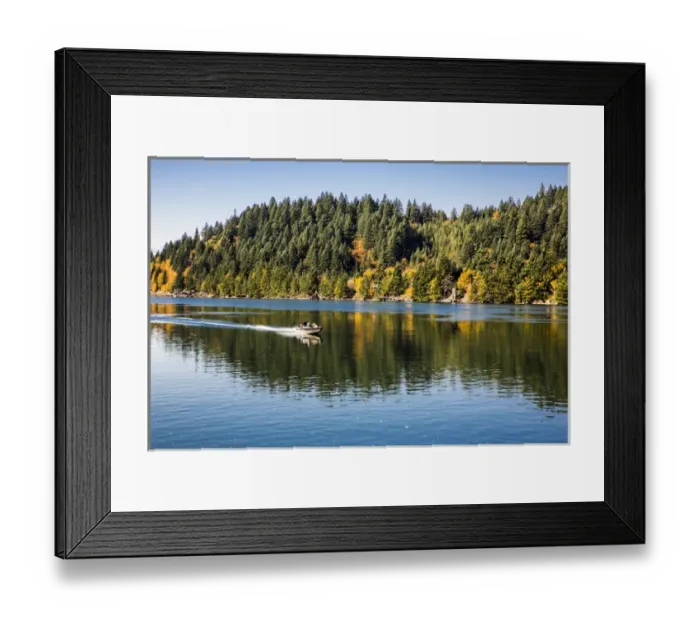 Framed Print : Columbia River Gorge Hood River, Oregon. Motor Speed Boat and Passengers glides fast Framed Print : Columbia River Gorge Hood River, Oregon. Motor Speed Boat and Passengers glides fast