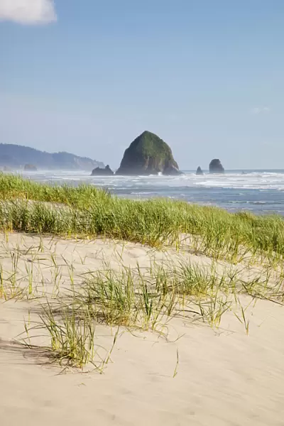 OR, Oregon Coast, Cannon Beach and Haystack Rock