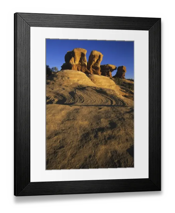 Framed Print : Spectacular hoodoos in Devils Garden, Grand Staircase Escalante National Monument Framed Print : Spectacular hoodoos in Devils Garden, Grand Staircase Escalante National Monument