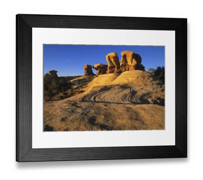 Framed Print : Spectacular hoodoos in Devils Garden, Grand Staircase Escalante National Monument Framed Print : Spectacular hoodoos in Devils Garden, Grand Staircase Escalante National Monument