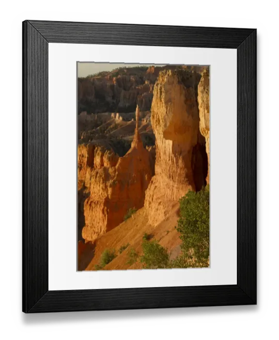 Framed Print : Bryce Canyon National Park, Utah. Spire Hoodoos and bulbous Hoodoos wall line Framed Print : Bryce Canyon National Park, Utah. Spire Hoodoos and bulbous Hoodoos wall line