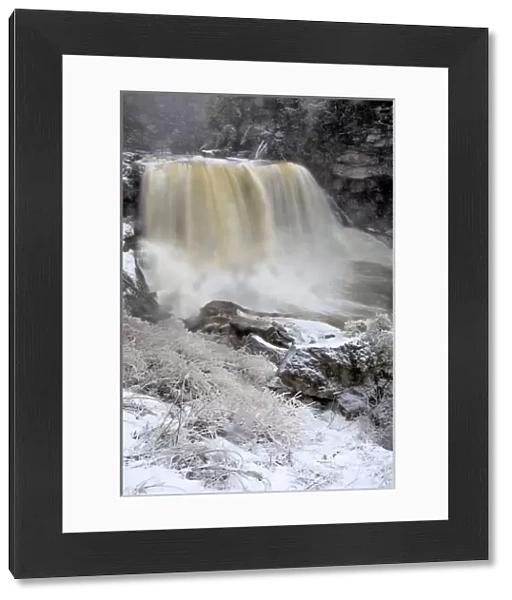 USA, West Virginia, Blackwater Falls State Park. Blackwater Falls in winter. Credit as