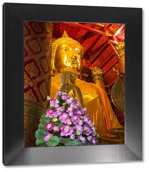 Southeast Asia; Thailand; Ayutthaya; Buddha at Wat Phanan Choeng; Luang Pho Tho