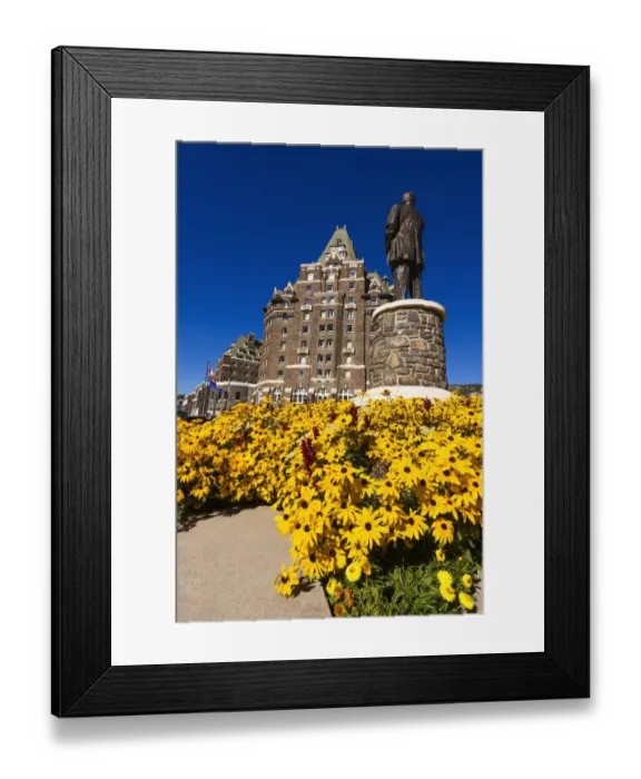 Framed Print : William C Van Horne statue and flowers at the Banff Springs Hotel, Banff National Park Framed Print : William C Van Horne statue and flowers at the Banff Springs Hotel, Banff National Park