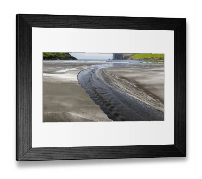 Framed Print : Beach at Tjornuvik. In the background the island Eysturoy with the iconic sea stacks Risin