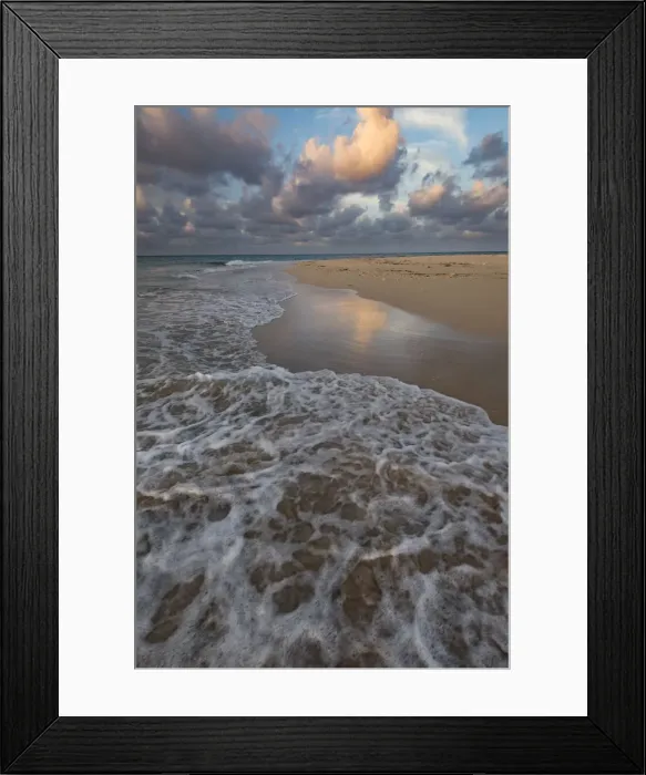 Framed Print : Pacific Islands, Kingdom of Tonga. Deserted sandy beach on an uninhabitated island