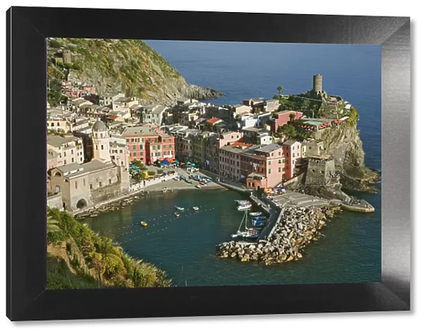 Europe, Italy, Vernazza. Overview of town and ocean
