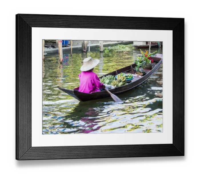 Framed Print : Southeast Asia; Thailand; Damnoen; Damnoen Saduak Floating Market with Vendor