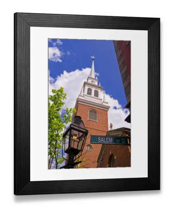 Framed Print : The Old North Church and gas street lamp on the Freedom Trail, Boston, Massachusetts USA