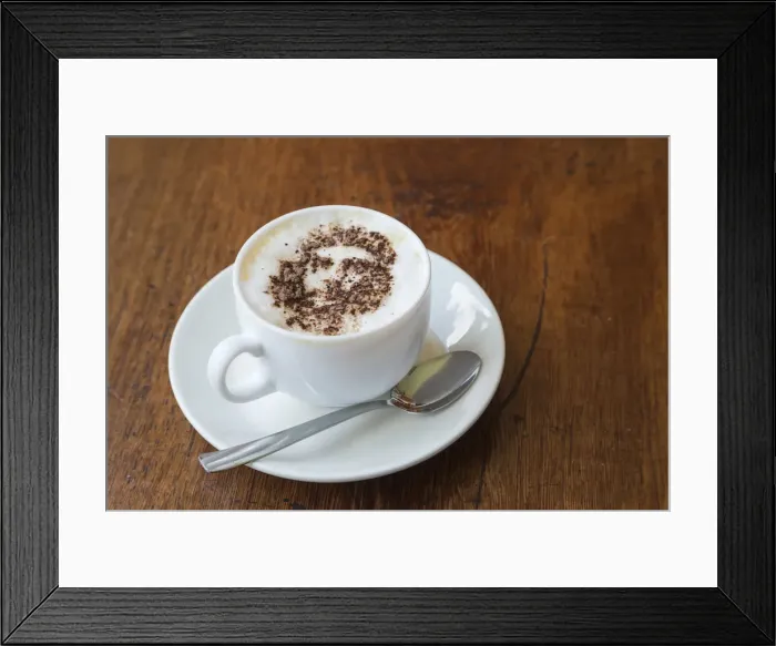 Framed Print : Cuba. Che Guevara is stenciled in cinnamon atop a cup of cappucino Framed Print : Cuba. Che Guevara is stenciled in cinnamon atop a cup of cappucino